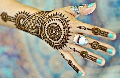 Wheel Mehndi Design