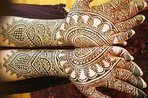 Symmetric Mango Leaf Mehndi Design