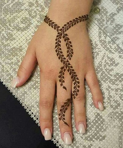 Leaves Pattern Single Line Mehndi Design