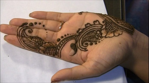 Cute Single Line Mehndi Design