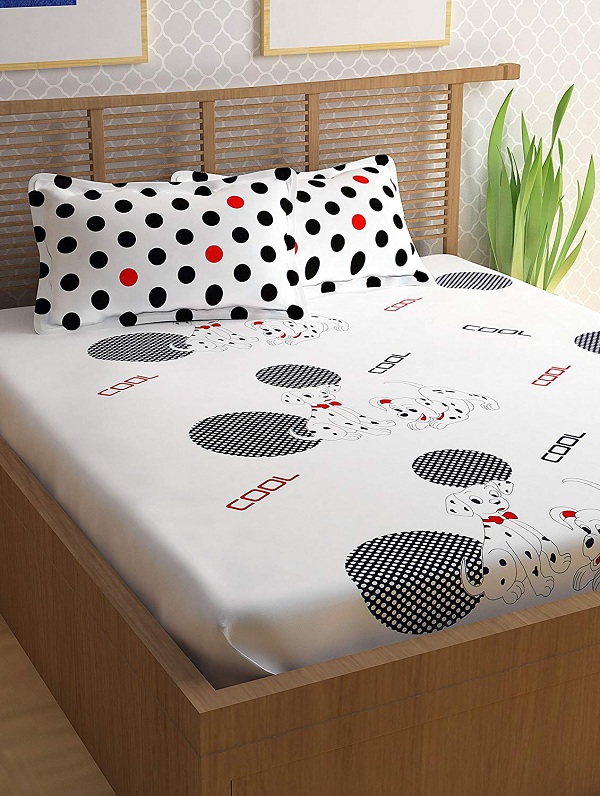 white color bed sheet