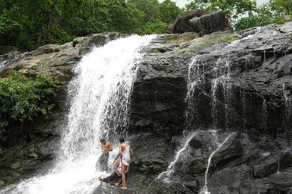 Palusa Falls: The Popular Picnic Spot