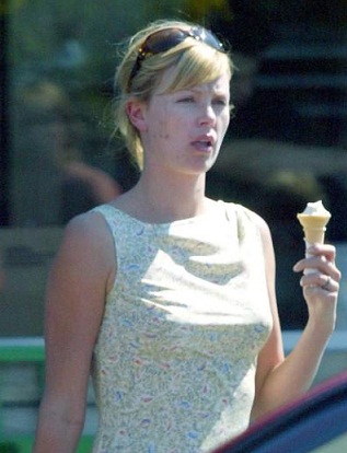 Charlize Theron without Makeup 9