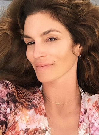 Cindy Crawford without makeup 6