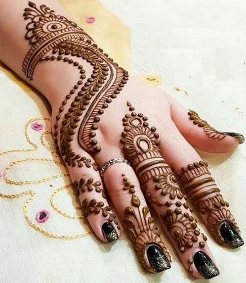 Bracelet with S Shape Mehndi Design