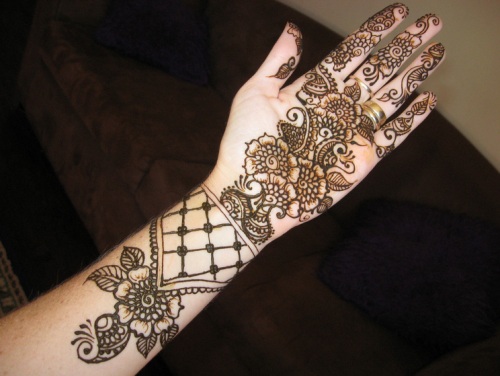 Traditional Arabic Mehndi Design