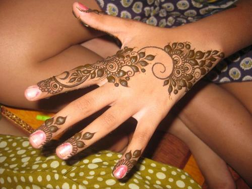 Easy Mehndi Designs for Girls