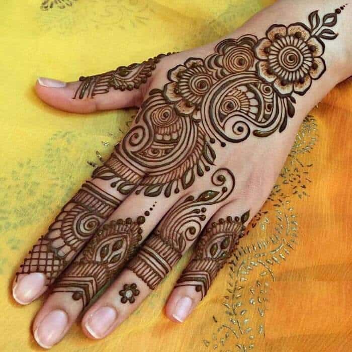 SIMPLE MEHENDI DESIGN