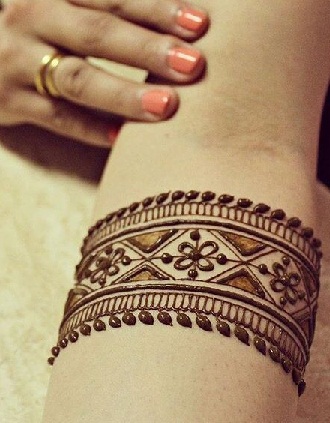 Linear Mehndi Designs