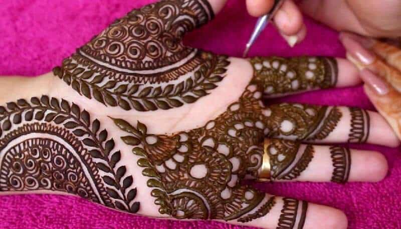 SIMPLE MEHNDI DESIGNS