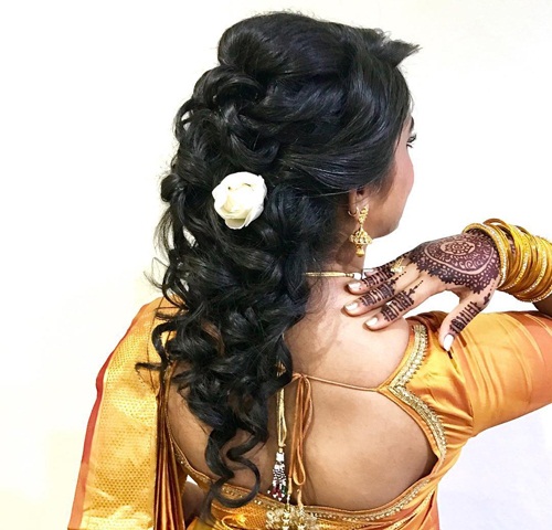 Stylish and Elegant Hairdo for Silk Saree