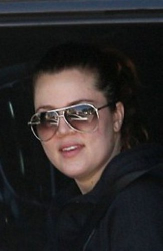 Khloe Kardashian without makeup 4