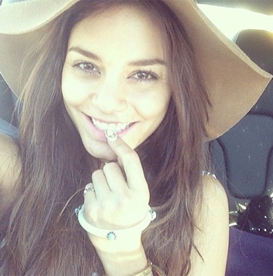 Vanessa Hudgens without Makeup9