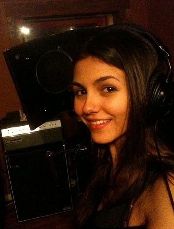 Victoria Justice without makeup3