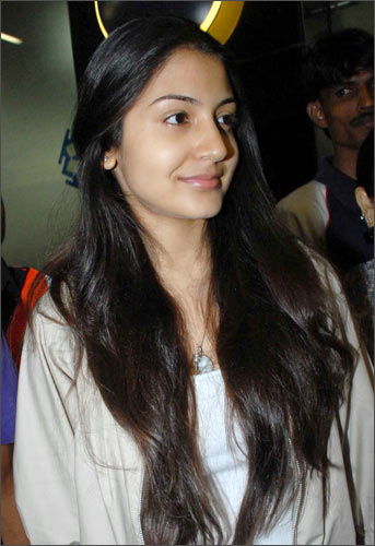 anushka-sharma-without-makeup-12