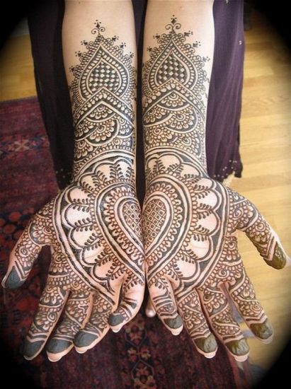 Heart Shape Mehandi Designs for Engagement