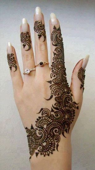 Diagonal Engagement Mehandi Designs for Hands