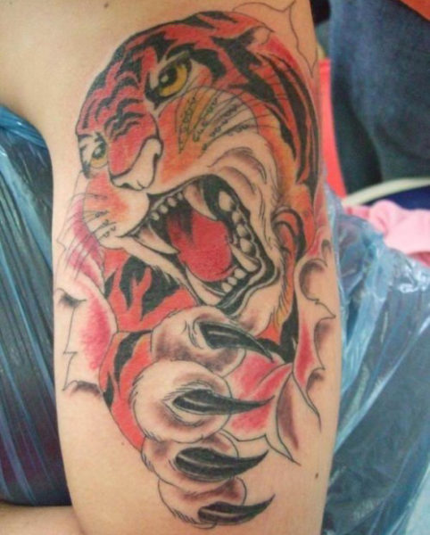 Growling Tattoo designs