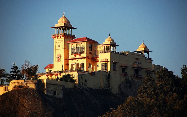 jaipur-house_mount-abu-tourist-places