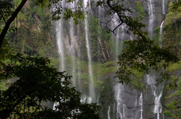 Keezharkuthu Falls