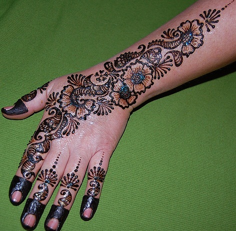 latest-mehendi-design-from-asha-savla10