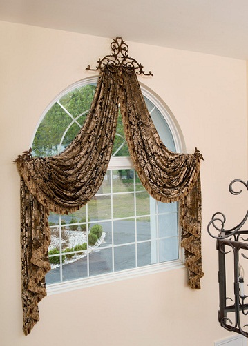 Luxurious Arched Curtain Bracket