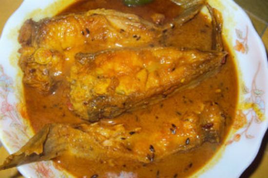 healthy fish recipes - hilsa curry