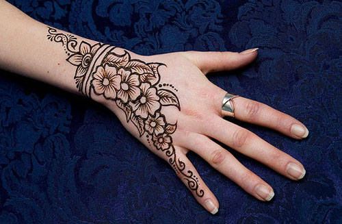 mehendi designs for back hand