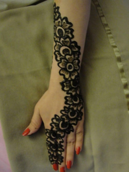 floral back hand mehndi design