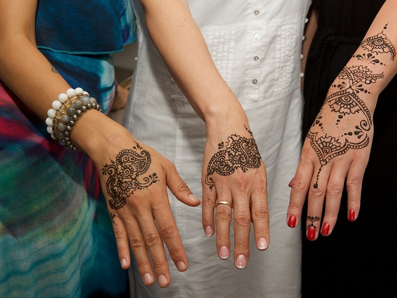 back hand mehndi designs