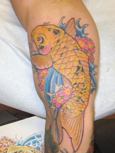 yellow-gold-fish-tattoo