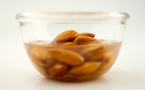 Benefits Of Soaked Almonds For Skin, Hair & Health