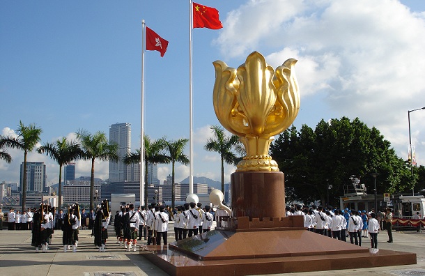 golden-bauhinia-square_hong-kong-tourist-places