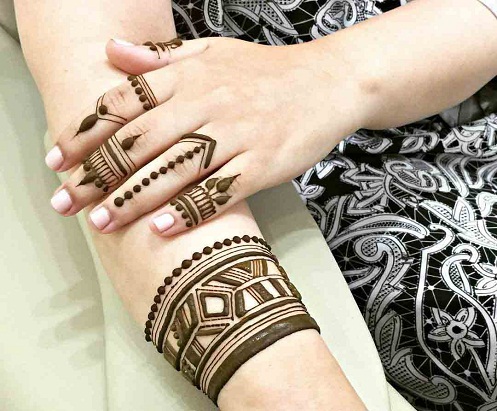 mehandi designs for fingers