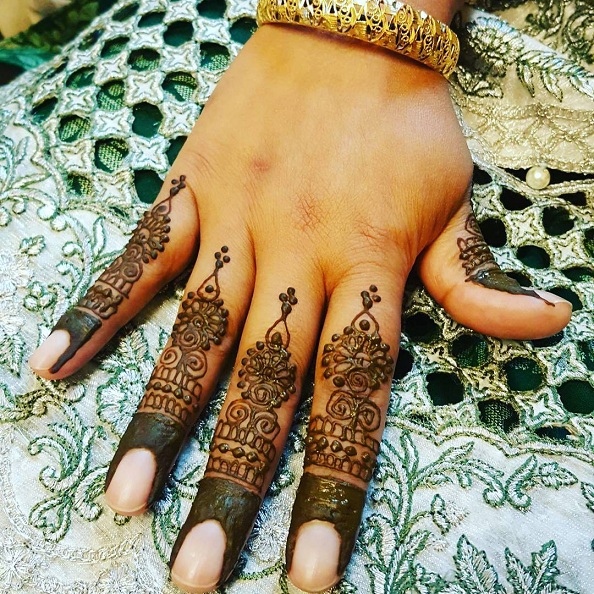 Finger Mehndi Design