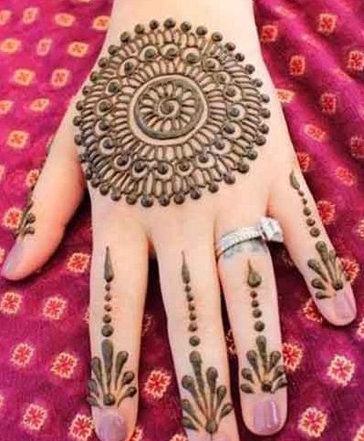 circular punjabi mehndi design