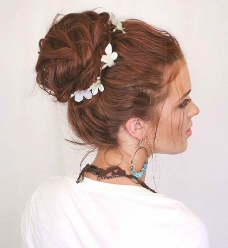 Perfect Messy Updo for Music Festivals