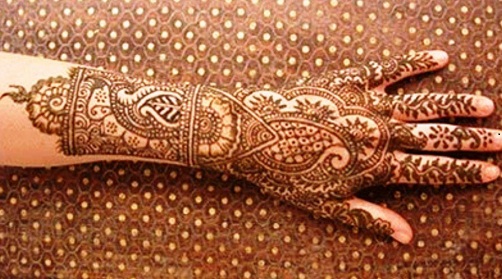 intricate-fronthand-rajasthani-mehndi-design19