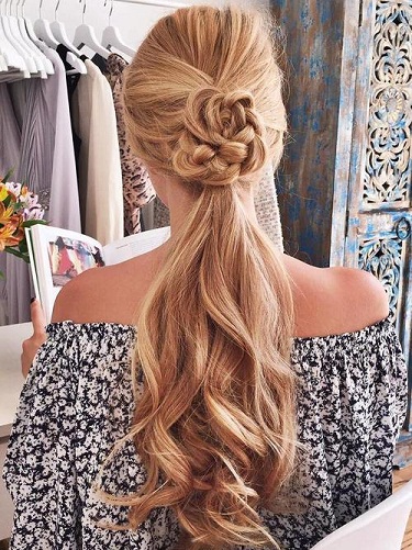 blonde-hairstyles-wavy-ponytail-with-a-braided-flower