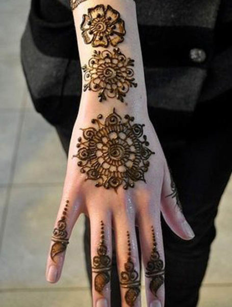 Round Flower Mehndi Designs