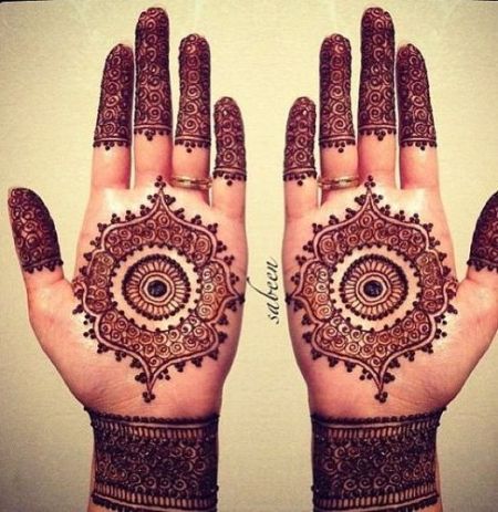 Trendy Circular Henna Art