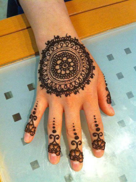 Beautiful Black Round Mehndi Designs