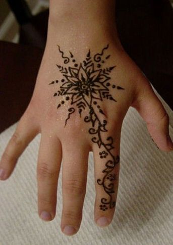 simple mehndi design for kids