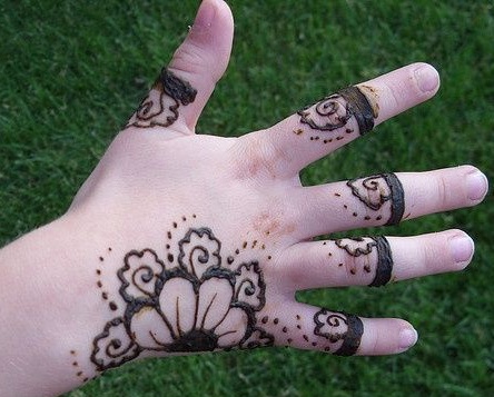 cute mehndi design for kids