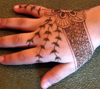 stylish mehndi for kids