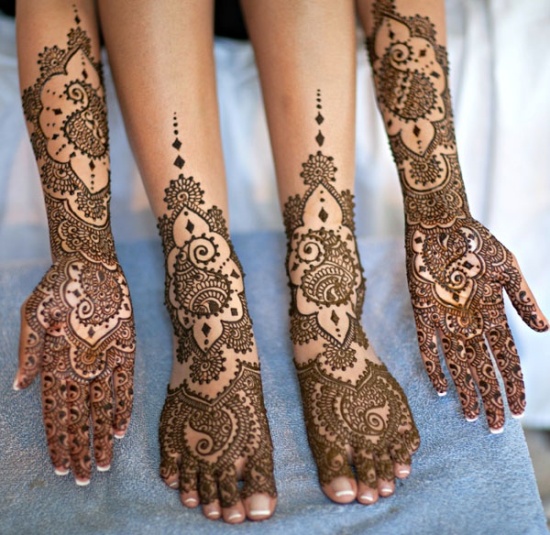 Intricate Pakistani Mehndi Designs for Hands And Legs