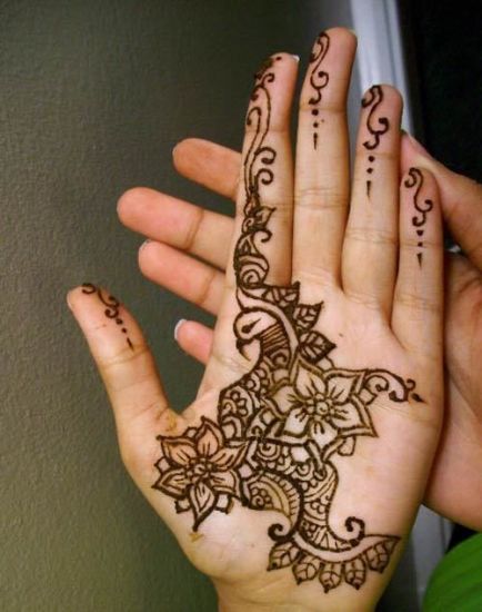 Floral and Peacock Pakistani Mehandi Design