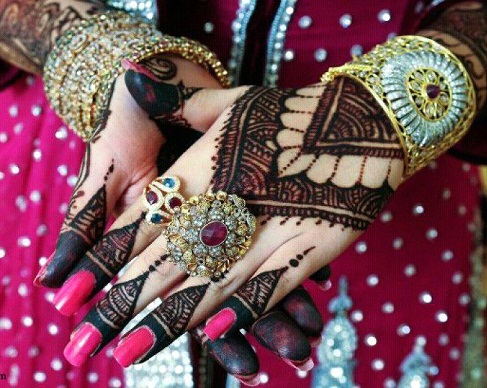 Outstanding Pakistani Mehndi Design