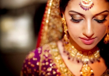 Indian Bride using Fake Eyelashes