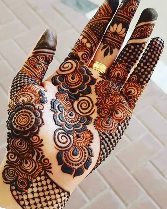 Latest Stylish Mehndi Design